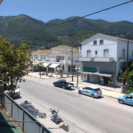 Evi's House Appartamento Nikiana